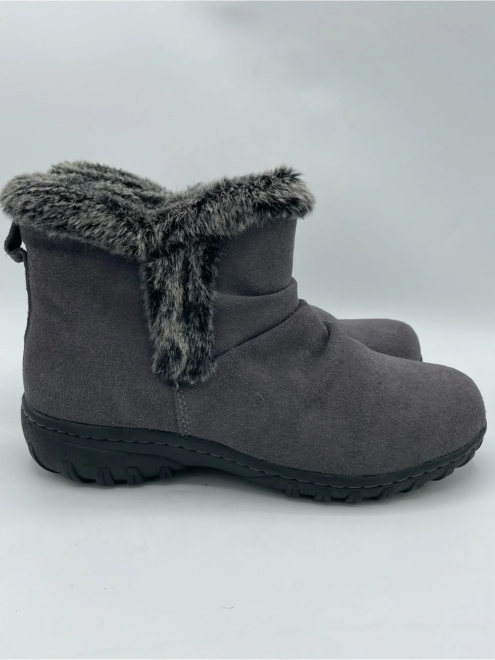 Khombu “Bonnie” Gray Faux-Fur Trim Winter Ankle Boots.
